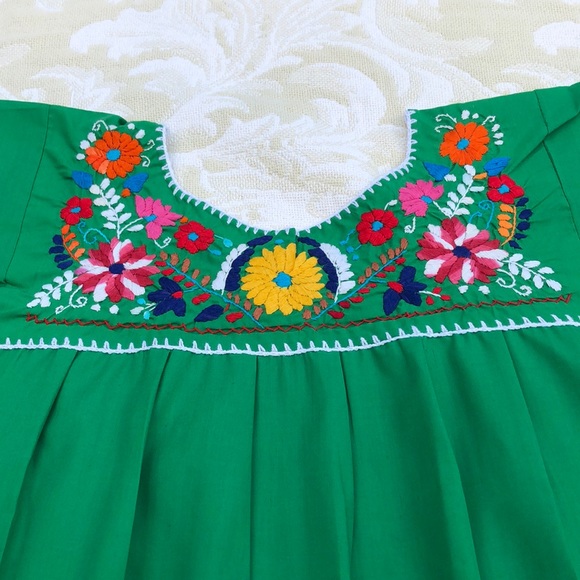 🇲🇽 NWT Traditional Mexican blouse. - Picture 4 of 5